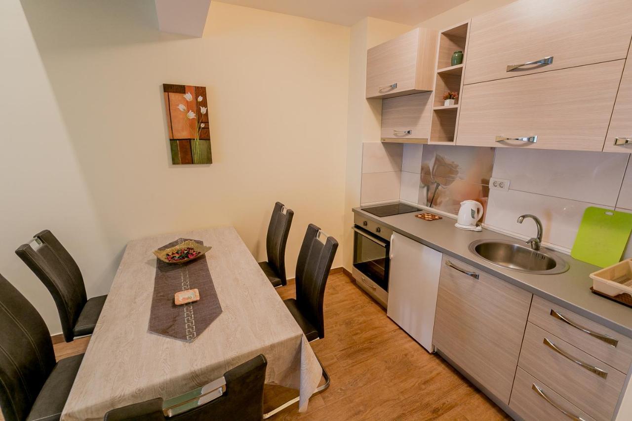 Apartments Rivijera แฮร์เซ็ก-โนวี ภายนอก รูปภาพ