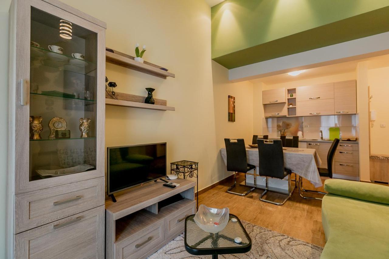 Apartments Rivijera แฮร์เซ็ก-โนวี ภายนอก รูปภาพ