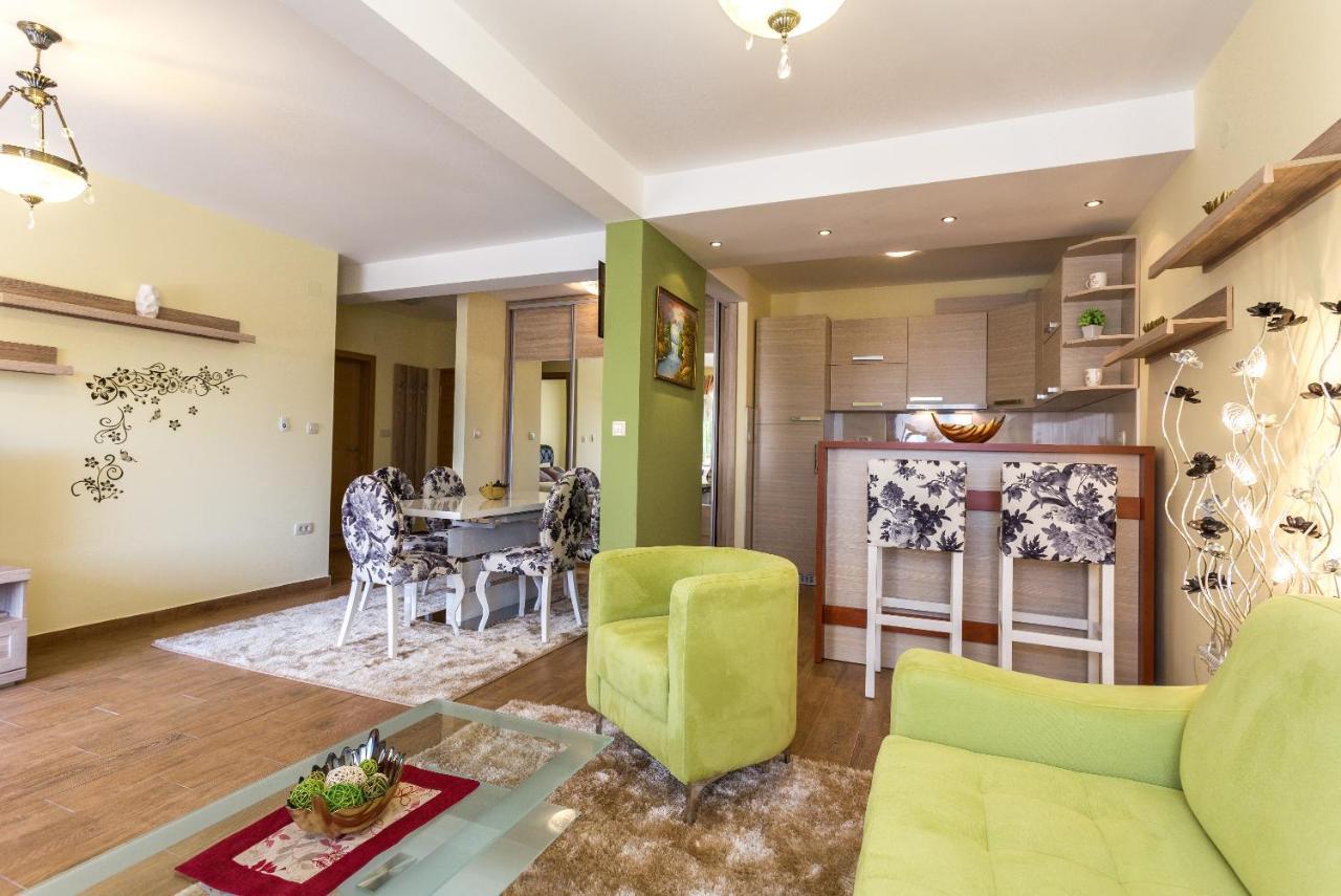 Apartments Rivijera แฮร์เซ็ก-โนวี ภายนอก รูปภาพ