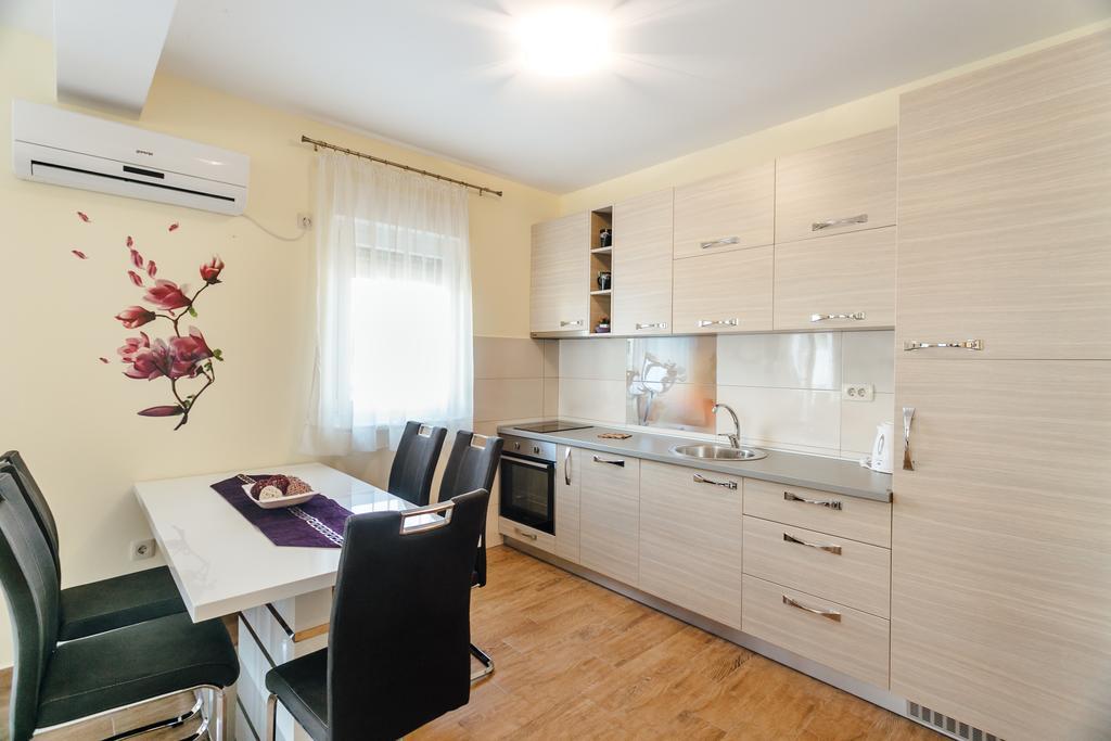 Apartments Rivijera แฮร์เซ็ก-โนวี ภายนอก รูปภาพ