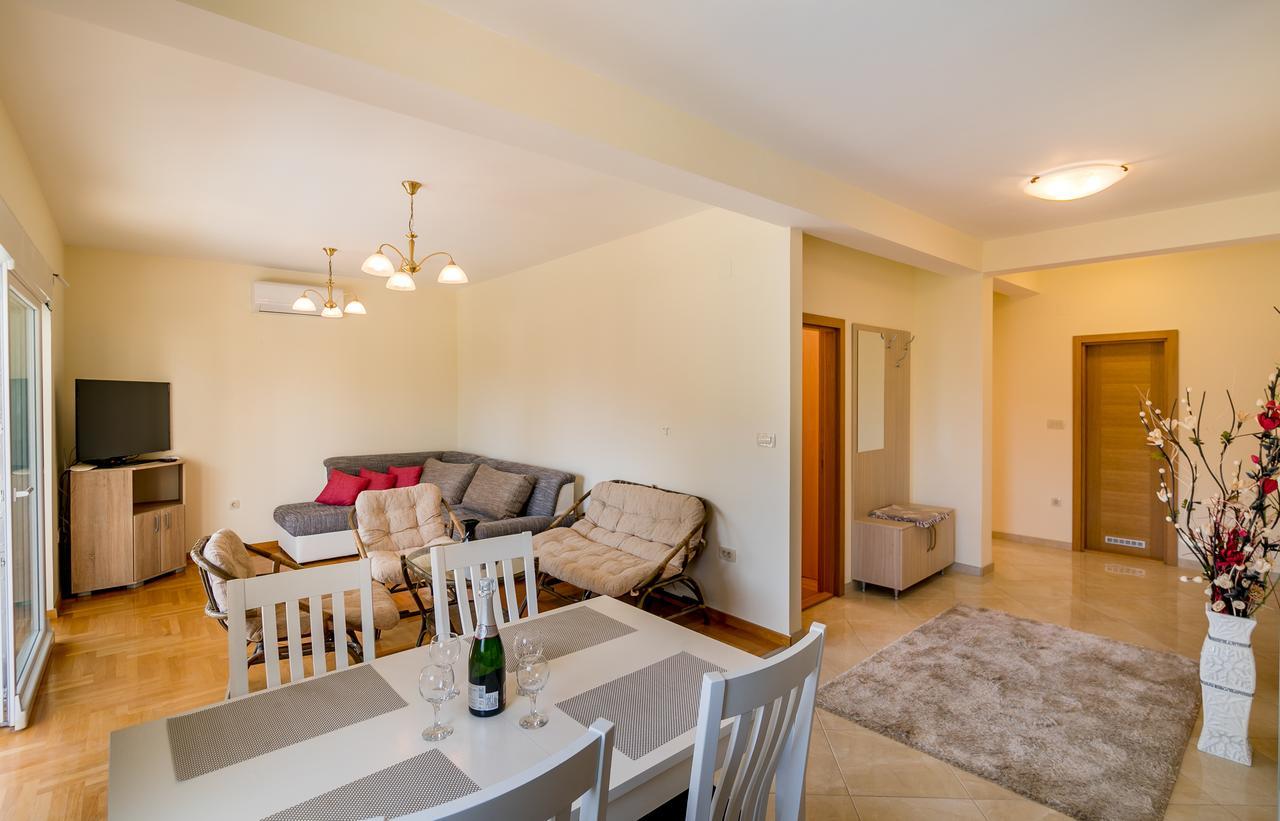 Apartments Rivijera แฮร์เซ็ก-โนวี ภายนอก รูปภาพ
